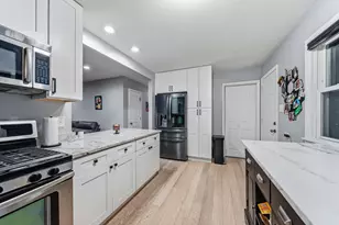 16047 Cambridge Ct, Markham, IL 60428 - Photo 6