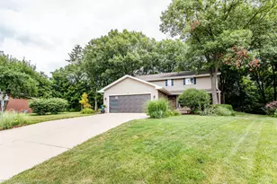 5 Inverness Dr, Bourbonnais, IL 60914 - Photo 1