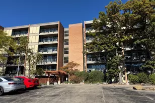 5950 Oakwood Dr, Lisle, IL 60532 - Photo 1