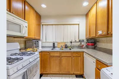 2205 W Highland Avenue #2N, Chicago, IL 60659 - Photo 6