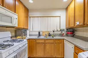 2205 W Highland Ave, Chicago, IL 60659 - Photo 6