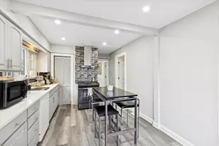 7211 W 58th Pl, Summit, IL 60501 - Photo 4