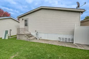 1063 Woodlawn Dr, Manteno, IL 60950 - Photo 4