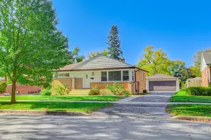 1210 Mohawk Dr, Elgin, IL 60120 - Photo 2