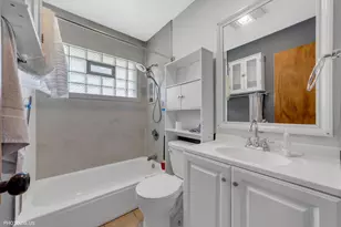 1210 Mohawk Dr, Elgin, IL 60120 - Photo 14