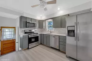 1210 Mohawk Dr, Elgin, IL 60120 - Photo 8