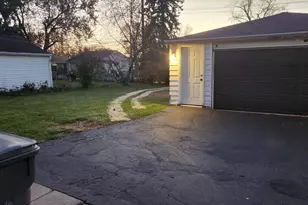 1210 Mohawk Dr, Elgin, IL 60120 - Photo 28