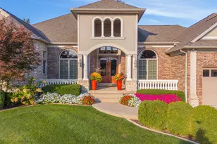 47 Stonebrook Ct, Bloomington, IL 61704 - Photo 2