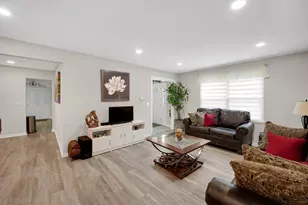 4 Wolfe Ct, Woodridge, IL 60517 - Photo 4