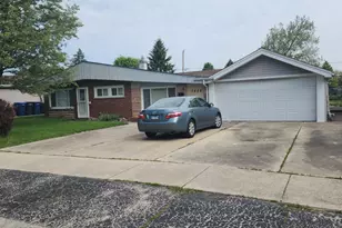 7826 W 98th Pl, Hickory Hills, IL 60457 - Photo 2