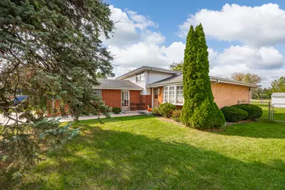 10624 S Michael Drive, Palos Hills, IL 60465 - Photo 2