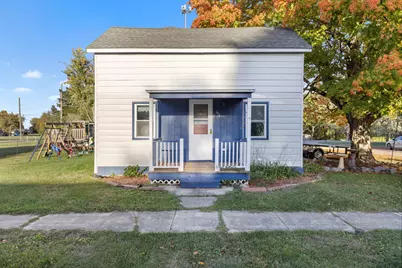 411 S Walnut Avenue, Forreston, IL 61030 - Photo 1