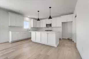 24 Stonehouse Ct, Bloomington, IL 61705 - Photo 8