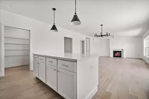 24 Stonehouse Ct, Bloomington, IL 61705 - Photo 10