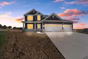 24 Stonehouse Ct, Bloomington, IL 61705 - Photo 2