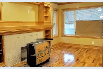 7627 S Cornell Avenue, Chicago, IL 60649 - Photo 2