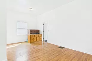 8535 S Givins Ct, Chicago, IL 60620 - Photo 6