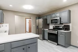 3075 Derbyshire Dr, Machesney Park, IL 61115 - Photo 14