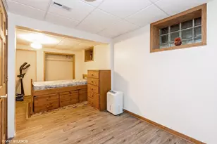 6846 N Dowagiac Ave, Chicago, IL 60646 - Photo 32