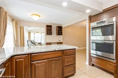 6846 N Dowagiac Avenue, Chicago, IL 60646 - Photo 12