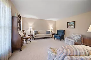 39W955 Deer Run Dr, Saint Charles, IL 60175 - Photo 4