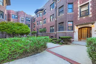 539 W Addison St, Chicago, IL 60613 - Photo 2