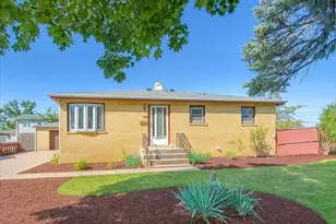 542 Memory Ln, Addison, IL 60101 - Photo 1