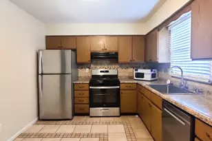 117 Colonial Pkwy, Yorkville, IL 60560 - Photo 4