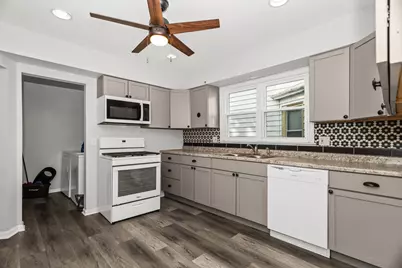 4028 W Waveland Avenue, Chicago, IL 60641 - Photo 8