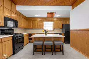 878 S Wildwood Ave, Kankakee, IL 60901 - Photo 6