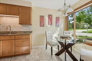 450 Woodview Rd, Lake Barrington, IL 60010 - Photo 10