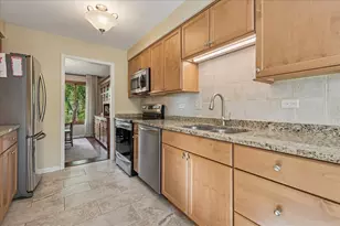 450 Woodview Rd, Lake Barrington, IL 60010 - Photo 8
