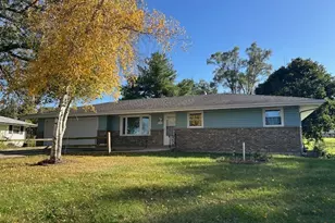 2721 Cascade Dr, Rockford, IL 61109 - Photo 2