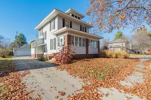 401 Willard Ave, Bloomington, IL 61701 - Photo 2