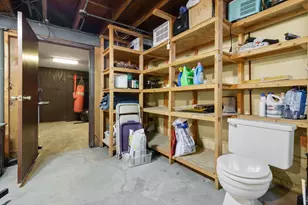 913 N Raynor Ave, Joliet, IL 60435 - Photo 16