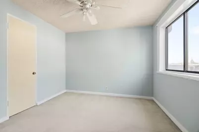 913 N Raynor Avenue, Joliet, IL 60435 - Photo 8