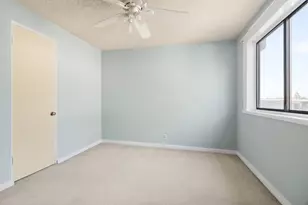 913 N Raynor Ave, Joliet, IL 60435 - Photo 8