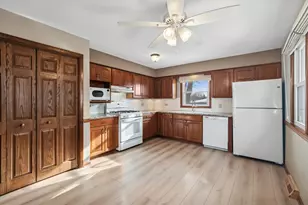 10506 S Michael Dr, Palos Hills, IL 60465 - Photo 4