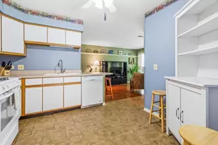 879 Dandridge Ct, Elgin, IL 60120 - Photo 16