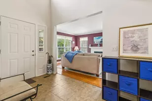 879 Dandridge Ct, Elgin, IL 60120 - Photo 6