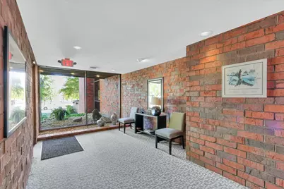 107 N Elm Street #108, Champaign, IL 61820 - Photo 4