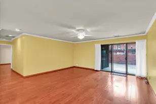 107 N Elm St, Champaign, IL 61820 - Photo 8