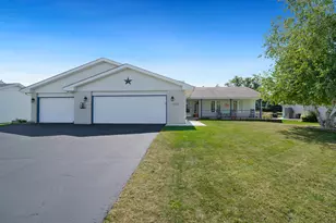 13116 Springhill Dr, Winnebago, IL 61088 - Photo 2