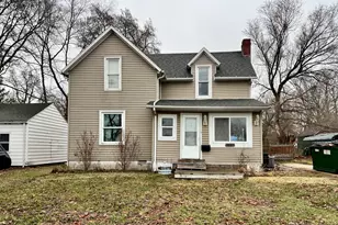 375 W Franklin St, Paxton, IL 60957 - Photo 2