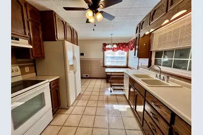 977 N Oakland Avenue, Decatur, IL 62522 - Photo 10