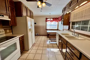 977 N Oakland Ave, Decatur, IL 62522 - Photo 10