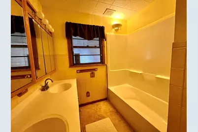 977 N Oakland Avenue, Decatur, IL 62522 - Photo 24