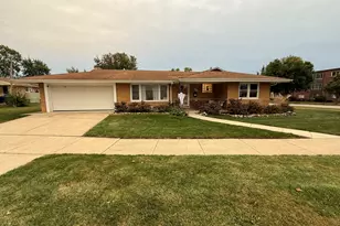 5549 W 102nd St, Oak Lawn, IL 60453 - Photo 2