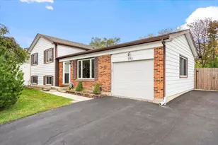 795 Harvest Dr, Lake Zurich, IL 60047 - Photo 1