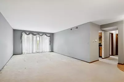 1S150 Spring Road #4L, Oakbrook Terrace, IL 60181 - Photo 4